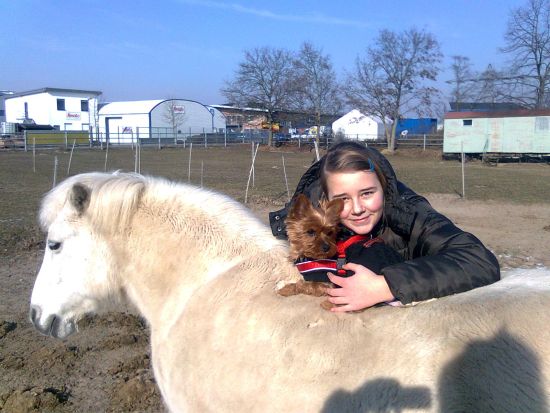 AYLA happy gro�e freunde
